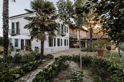 Image de Casa Angiolina 1800 ferme dans les collines de Govone de Roero & Langhe, relaxation oenologique