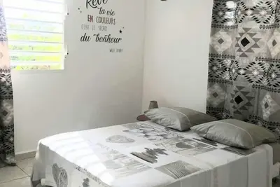 Image de Bas de villa de 100 m² tout confort avec piscine <br>6 couchages