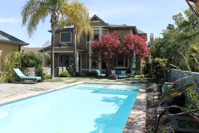 Image de Perfect Sonoma Lieu: Blocks From The Plaza, Pool, Spa, Spacieux et privé