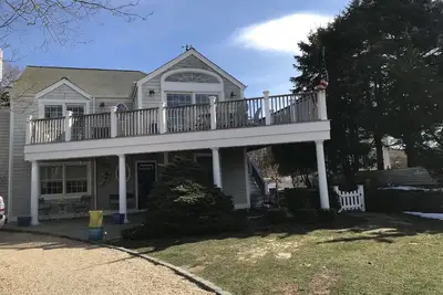 Image de Belle maison de famille Hither Hills avec vue sur l'océan à quelques pas de la plage