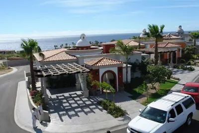 Image de Villa privée 3 Bdr avec piscine privée, bain à remous, foyer, barbecue et vue sur l'océan!
