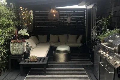 Image de Bungalow de plage parfait avec salon intérieur / extérieur