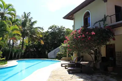 Image de Villa de luxe avec piscine privée dans une résidence en bord de mer