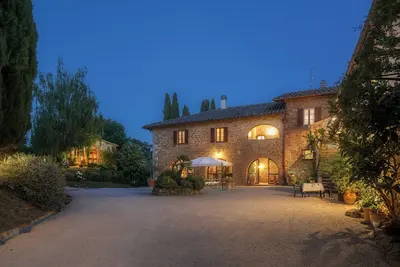 Image de Appartement Duccio dans une ancienne ferme Renello avec piscine et restaurant