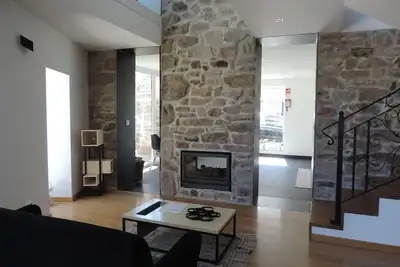 Image de maison de campagne rurale, moderne restaurée, avec 1 chambre, à côté de la rivière Douro