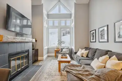 Image de Blue Mountain 2 Bedroom Slopeside - Chateau Ridge 213