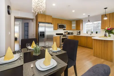 Image de Belle suite indépendante de 2 chambres \/ 2 salles de bains à Port Coquitlam