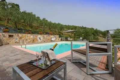 Le manoir, belle structure en Toscane, avec 4 chambres, 8 couchages pax.