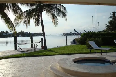 Image de Vue sur le front de mer de chaque chambre face Ă Miami