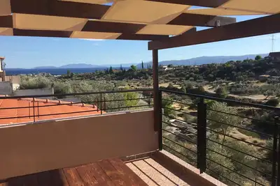 Image de Seaview villa perchée \/ wi-fi, A \/ C, près des sites Beach & Ancient à seulement 45 'd'Athènes