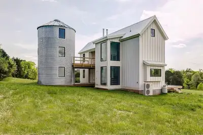 Image de Ferme emblématique de Virginie avec silo meublé