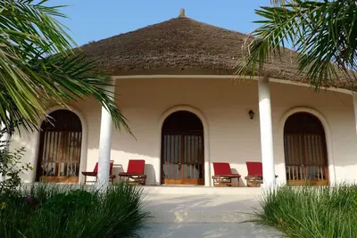 Image de Villa de charme, cadre idyllique, bord de mer, très belle et grande piscine