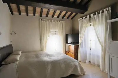 Image de Maison d'hôtes Casa Avena à Montone avec grand jardin