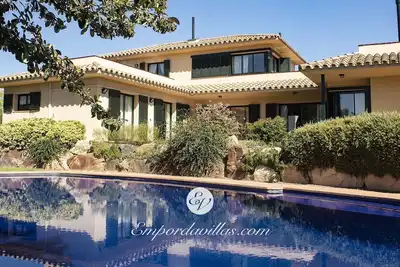 Image de Luxueuse villa de 4 chambres avec piscine privée à Torremirona Golf Resort