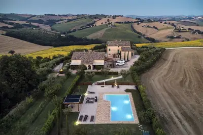 Image de Appartement Crepuscolo dans ferme avec piscine, dans les collines des Marches