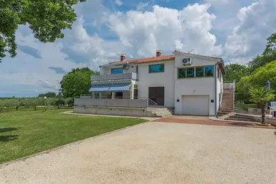 Image de Complexe d'appartements Kadum 25 / Studio Kadum au premier étage près de Porec