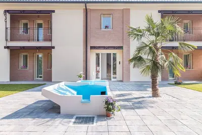 Image de L'appartement Rialto offre le confort moderne et la tranquillité, spacieux et ensoleillé