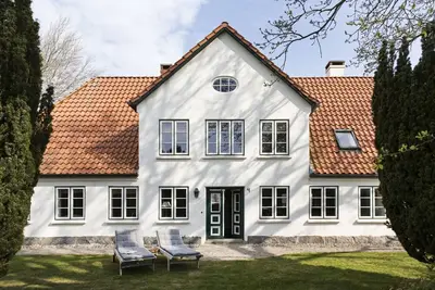 Image de Idylle Bullerbü près de la plage avec cuisinière, sauna et beaucoup d'espace pour les familles (réduction hebdomadaire de 20% sur demande)