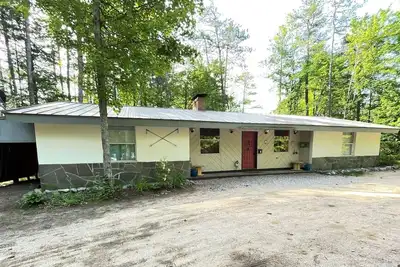 Image de Maison de plain-pied spacieuse dans la région des lacs du Nord
