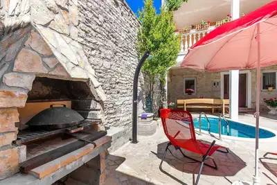 Image de A seulement 700 mètres d'une plage de sable avec piscine