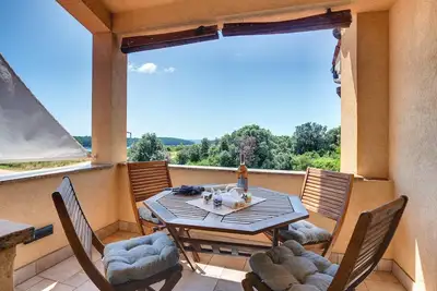 Image de Appartement bon marché avec vue sur la mer