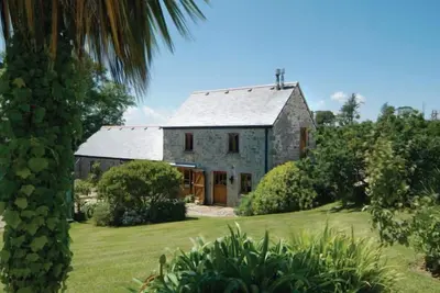 Image de Tregadjack Barn est un charmant, détaché, local, maison de vacances en pierre de Cornouailles.