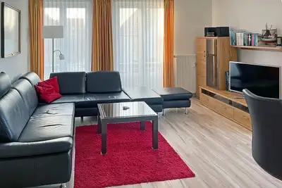 Image de Duhner Düne Apartment 19, non fumeur, WiFi, ascenseur, petit balcon, chaise de plage sur la plage (en saison)