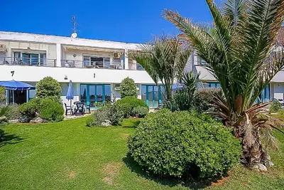 Image de Nouvel appartement à seulement 400 mètres de la plage de sable avec vue sur la mer