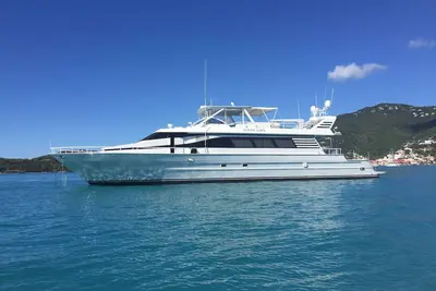 Image de Vivez la «vie de la suite» - Vacances tout compris Yacht de luxe de 92 pieds carrés (3 000 pieds carrés)