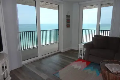 Image de Condo d'angle récemment rénové Oceanfront