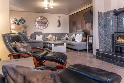 Image de La maison nouvellement meublé avec trois chambres est situé sur Ortseingan