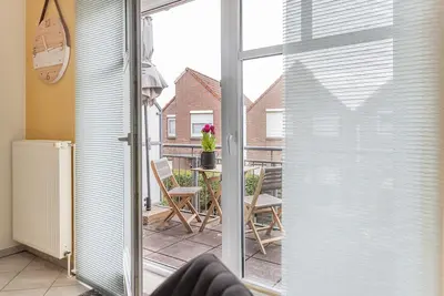 Image de De haute qualité et lumineux: L'appartement à l'étage offre l'amende et assis