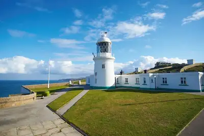 Image de Argus Cottage situé sur le site du phare de Pendeen, sur un majestueux promontoire de granit pour 3 personnes.