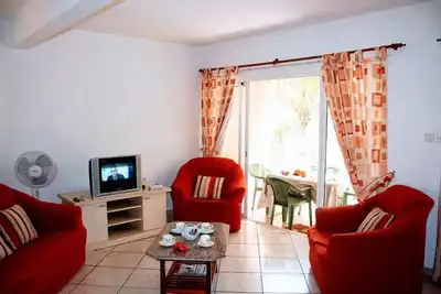 Image de Appartement confortable Hibicasa dans une grande résidence avec piscine et jardin