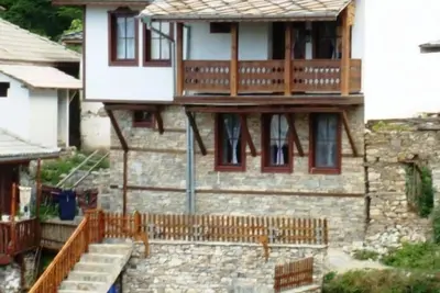 Image de Maison spacieuse avec terrasse et balcon avec de belles vues, aménagement confortable