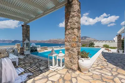 Image de Villa Crystal se trouve à Akrotiri, avec une vue imprenable sur le volcan et la caldeira, 5 chambres du