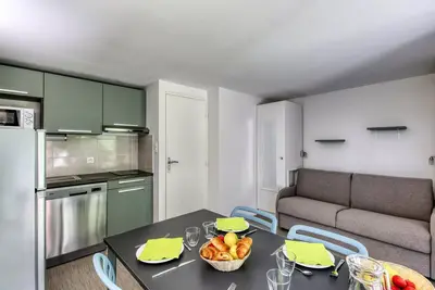 Image de 3 Pièces 6 Personnes 2 bébés