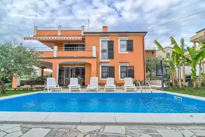 Image de Appartement avec grande piscine, WiFi dans la station de Pula
