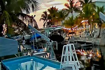 Image de Beauté Key Largo. Piscine. 100 Ft. Dock. Apportez votre bateau. Wifi gratuit.