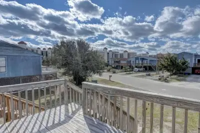Image de Beach Days - vue sonore sur la rue de la plage.