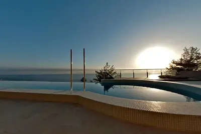 Image de Luxe et Design sur la mer. . .