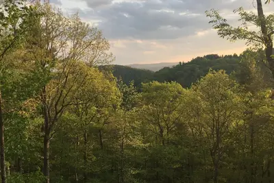 Image de Log Cabin sur 9 acres privés sur Blue Ridge Parkway avec des vues magnifiques