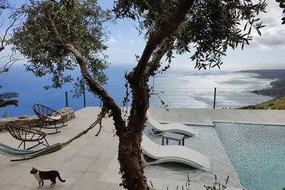 Image de Spyros villa privée de luxe avec piscine, surplombant la mer!