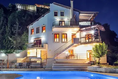 Image de Villa Kleopatra Avec Piscine PRIVÉE PRÈS De La Plage Loin de la ville No
