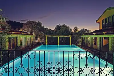 Image de 9 suites, piscine, tennis, football, billard