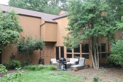 Image de Belle, spacieuse 5 Bedrm Home! Combinez w \/ 2 chambres apt pour 7 chambres!