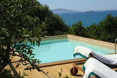Image de Villa Tower - une ancienne villa de luxe face Ă la mer