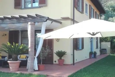 Image de Pise \/ Lucques, Italie: Maison typique de la Toscane