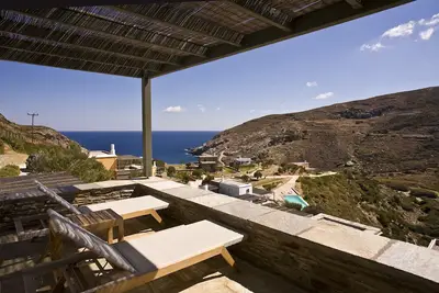 Résidence de luxe avec vue panoramique sur la mer à Andros