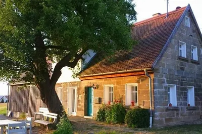 Image de La ferme a été entièrement rénovée tout en préservant les bâtiments anciens.